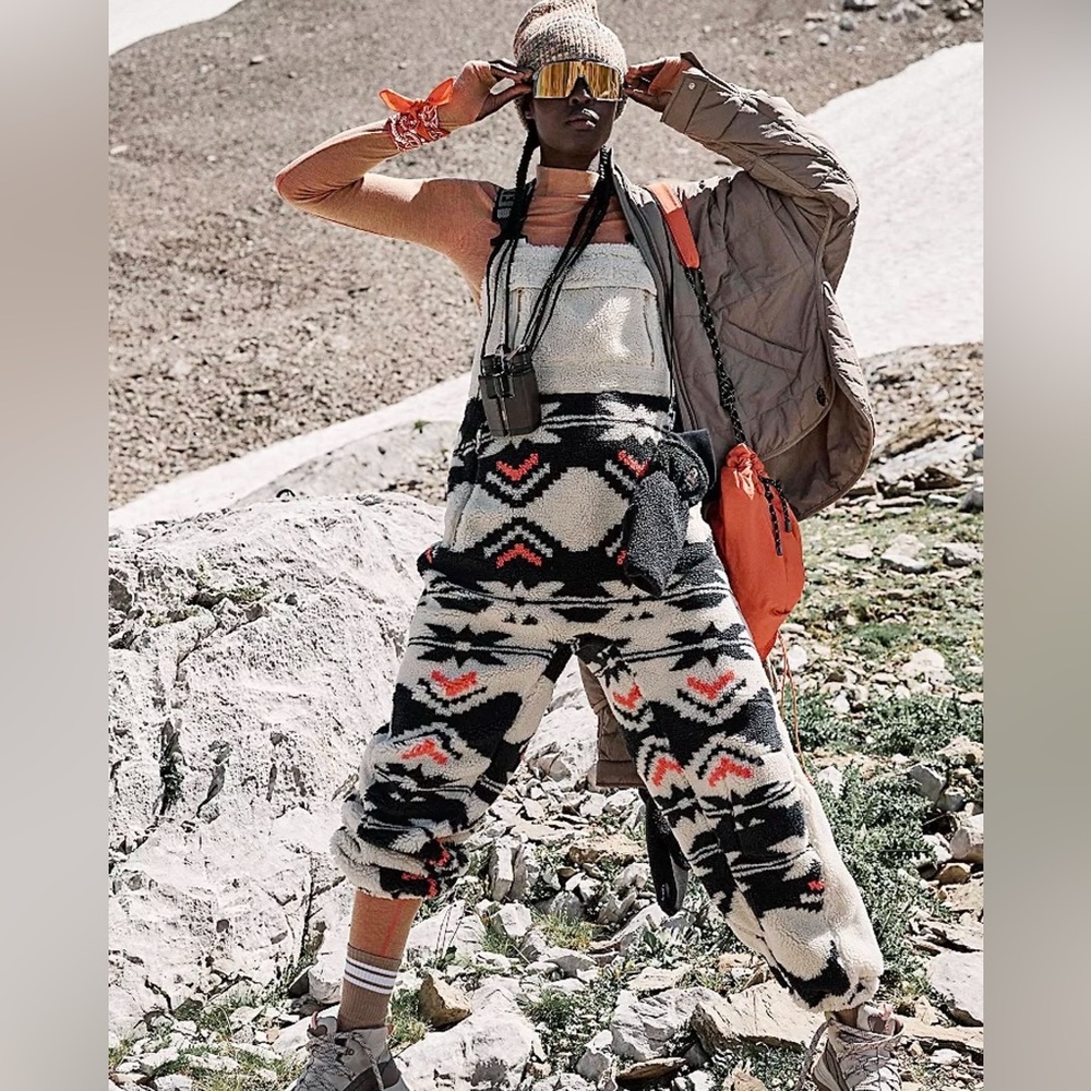 🛑 SOLD OUT!! NWT FREE PEOPLE MOVEMENT HIT THE SLOPES PRINTED SALOPETTE